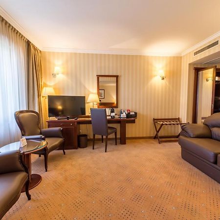 Ramada Hotel & Suites By Wyndham Bucharest North Exteriör bild