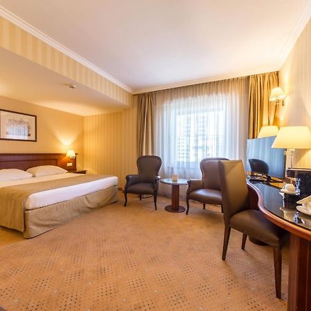 Ramada Hotel & Suites By Wyndham Bucharest North Exteriör bild