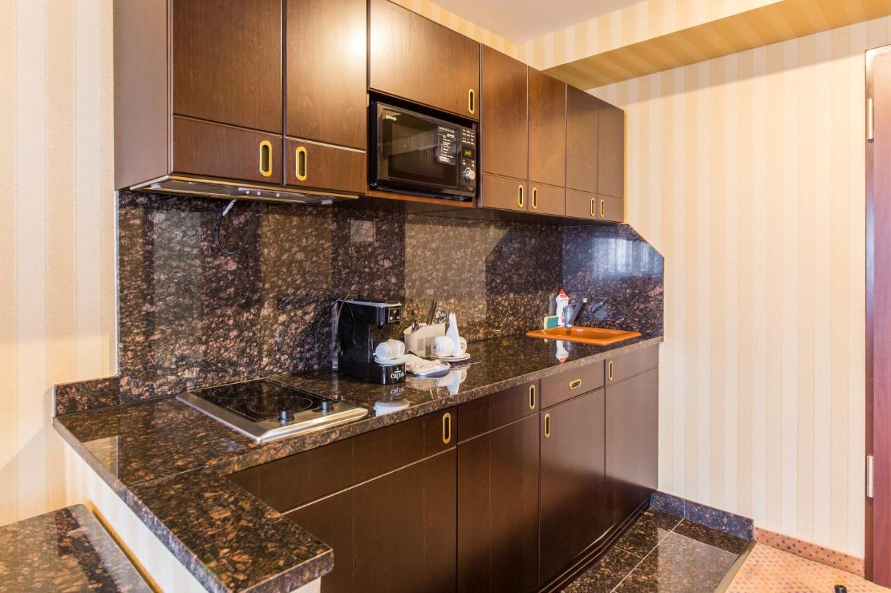 Ramada Hotel & Suites By Wyndham Bucharest North Exteriör bild