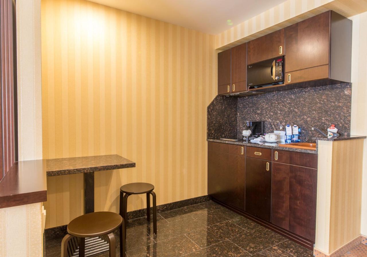 Ramada Hotel & Suites By Wyndham Bucharest North Exteriör bild