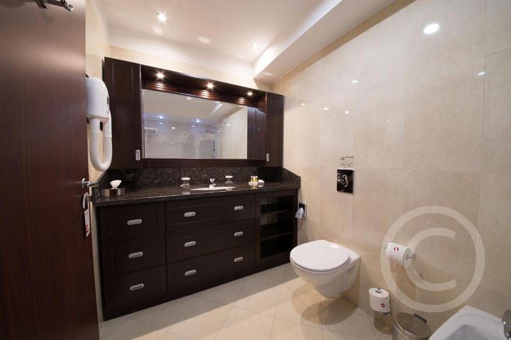 Ramada Hotel & Suites By Wyndham Bucharest North Exteriör bild
