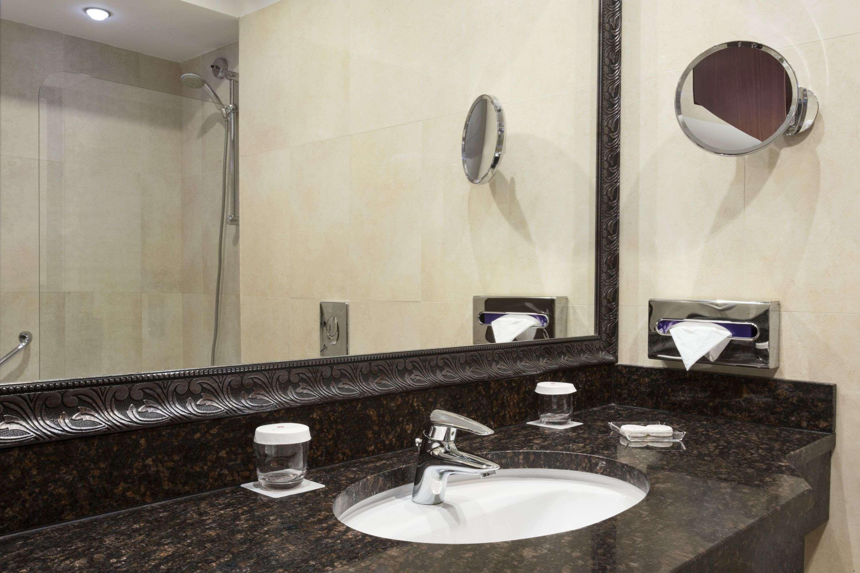 Ramada Hotel & Suites By Wyndham Bucharest North Exteriör bild