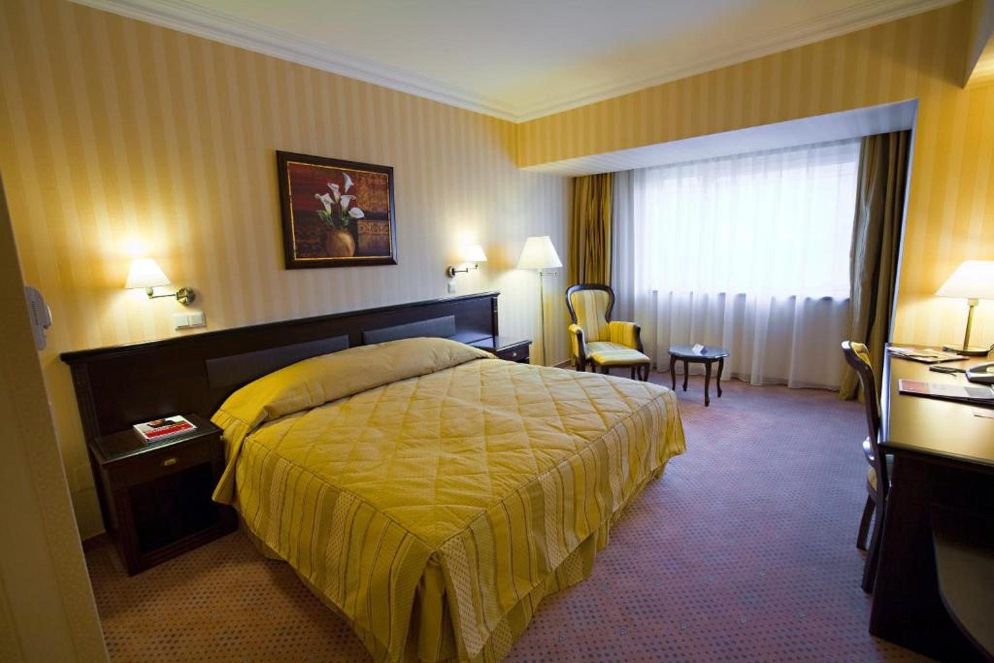 Ramada Hotel & Suites By Wyndham Bucharest North Exteriör bild