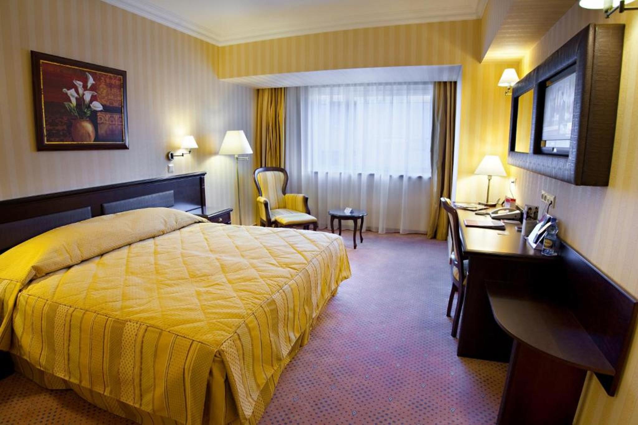 Ramada Hotel & Suites By Wyndham Bucharest North Exteriör bild