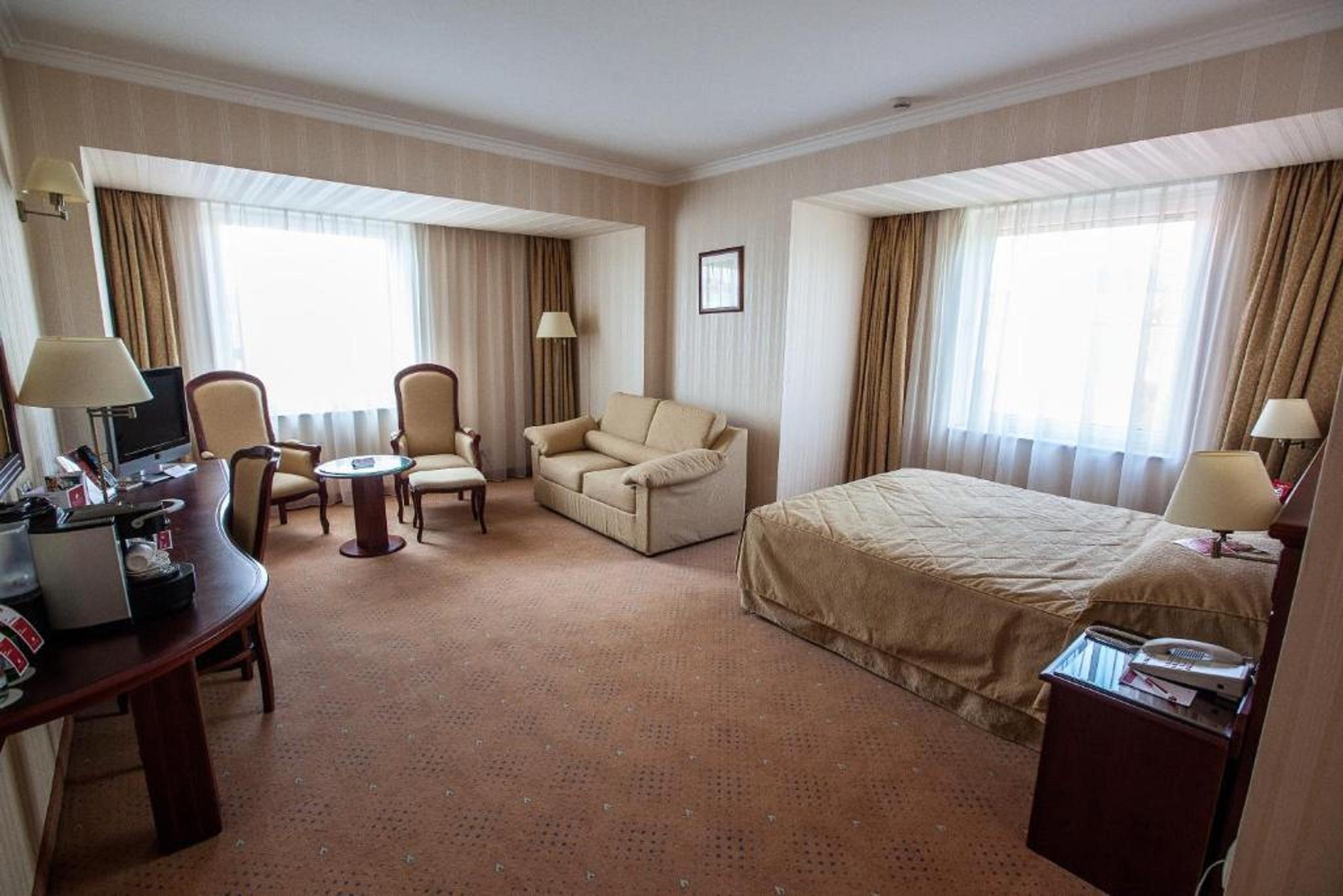 Ramada Hotel & Suites By Wyndham Bucharest North Exteriör bild