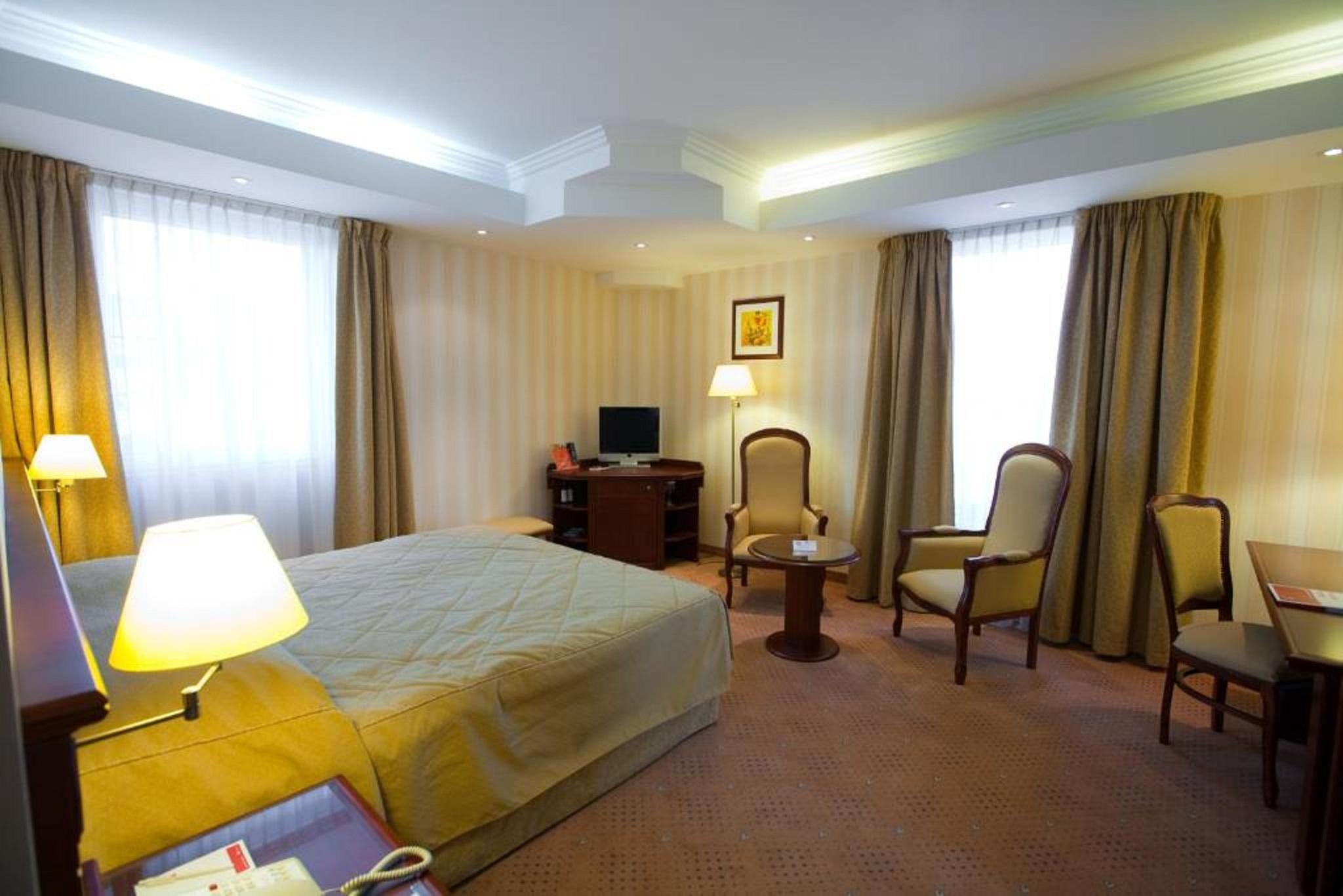 Ramada Hotel & Suites By Wyndham Bucharest North Exteriör bild