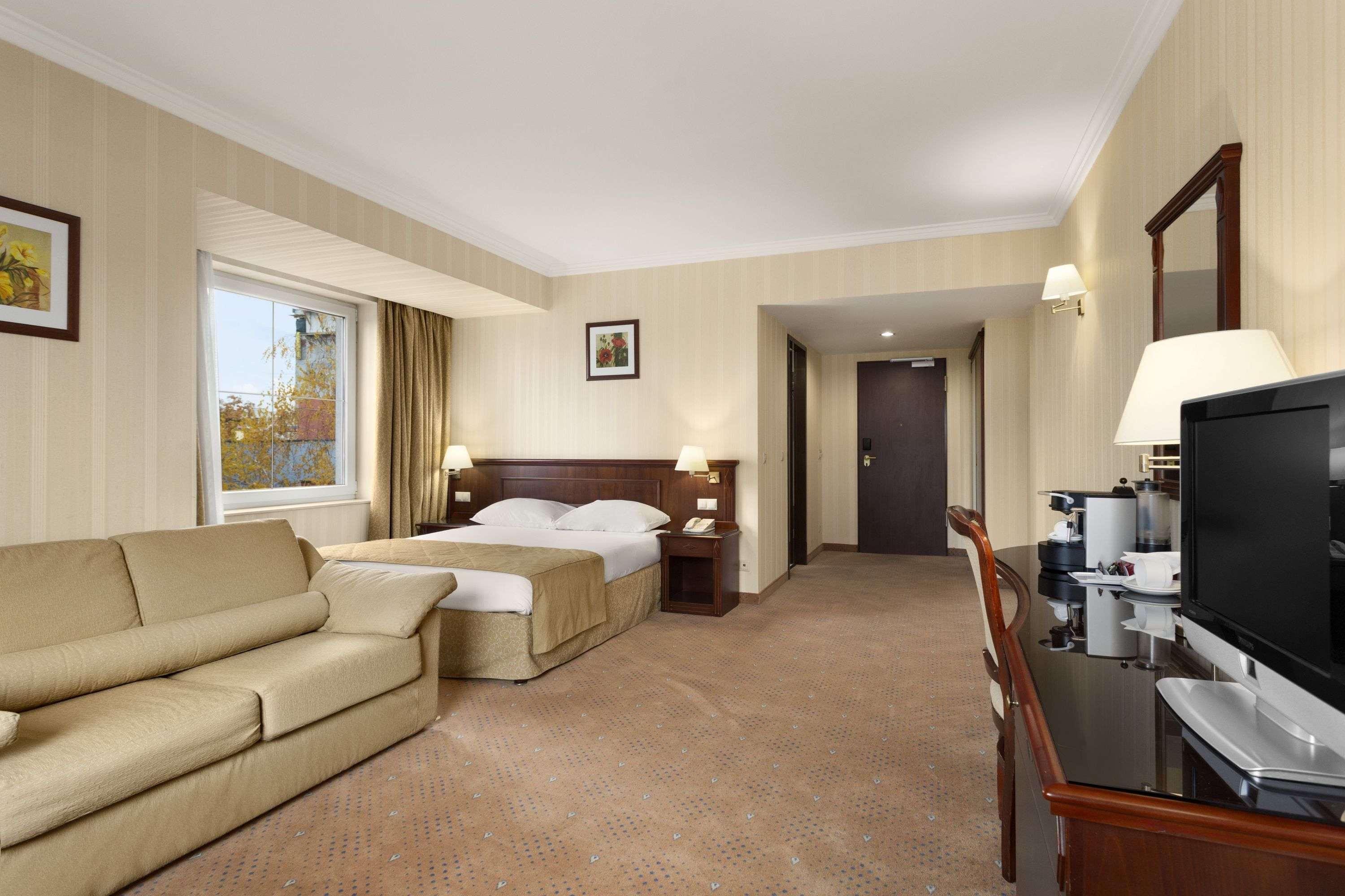 Ramada Hotel & Suites By Wyndham Bucharest North Exteriör bild