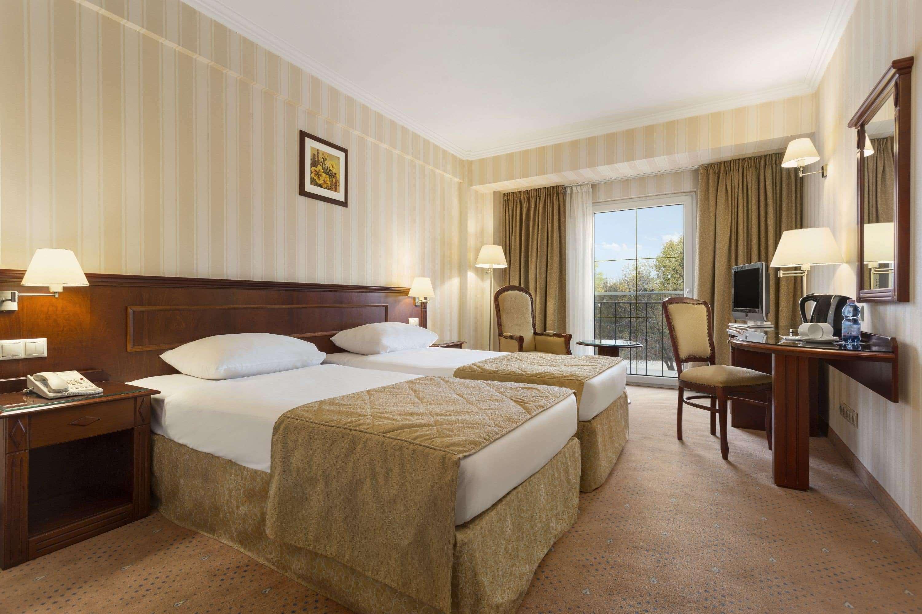 Ramada Hotel & Suites By Wyndham Bucharest North Exteriör bild