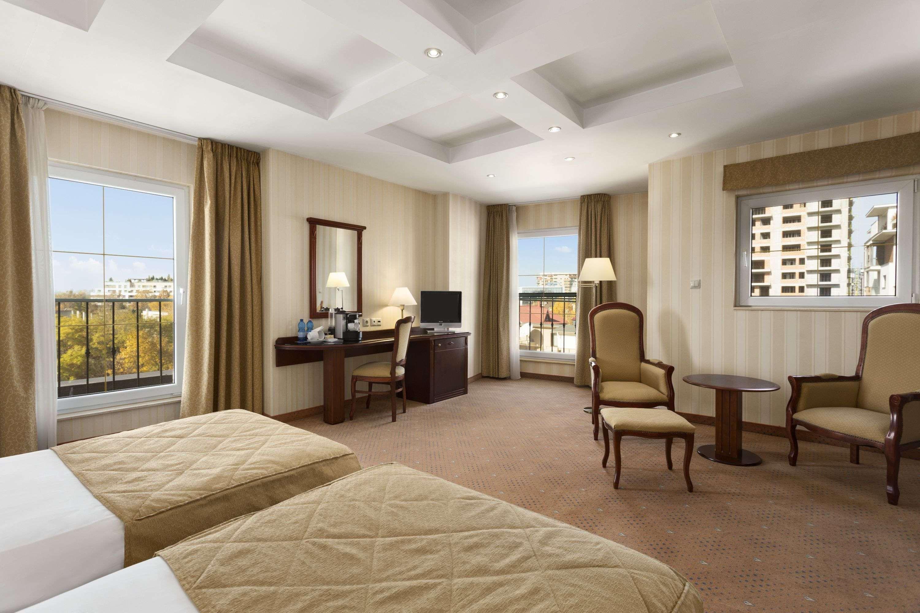 Ramada Hotel & Suites By Wyndham Bucharest North Exteriör bild