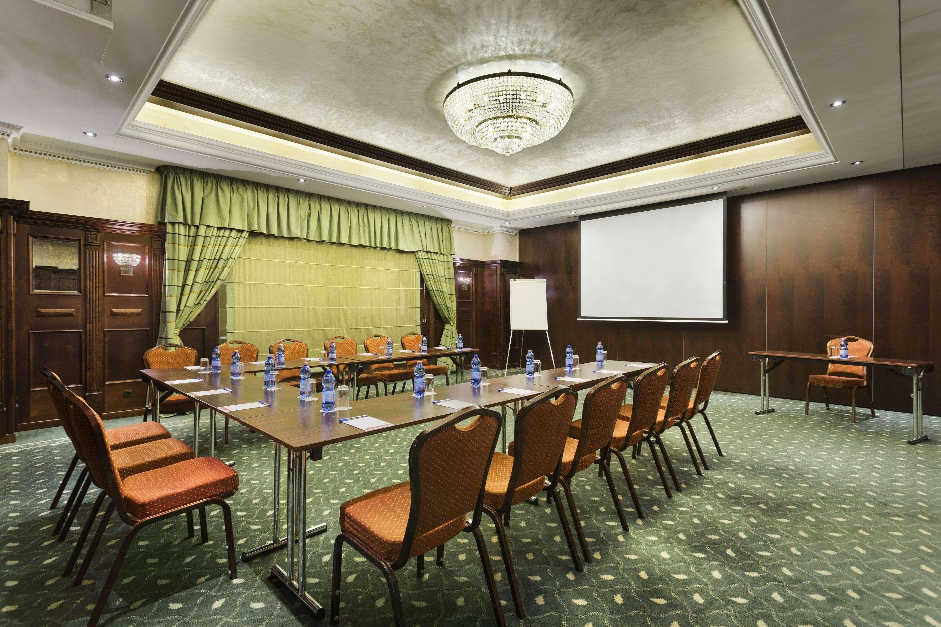 Ramada Hotel & Suites By Wyndham Bucharest North Exteriör bild