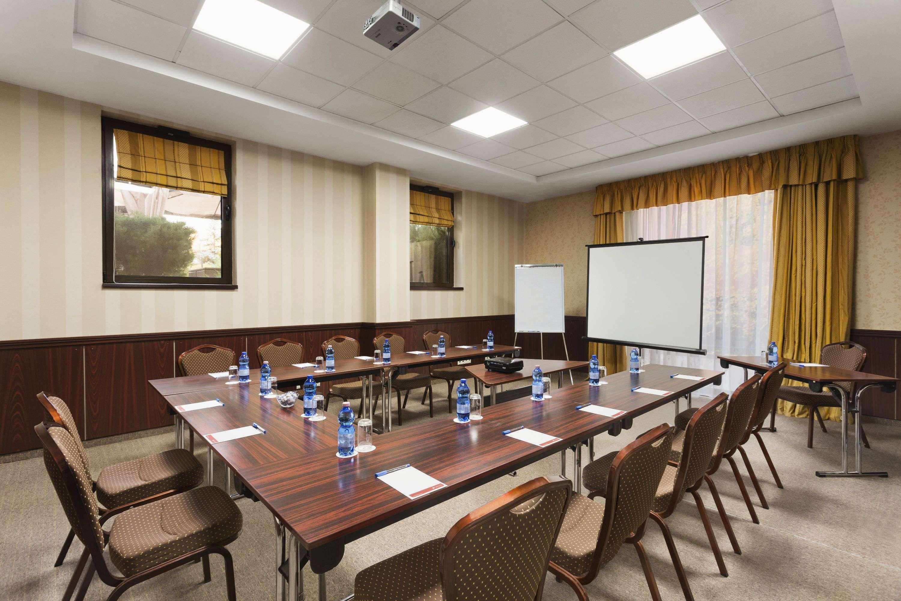Ramada Hotel & Suites By Wyndham Bucharest North Exteriör bild
