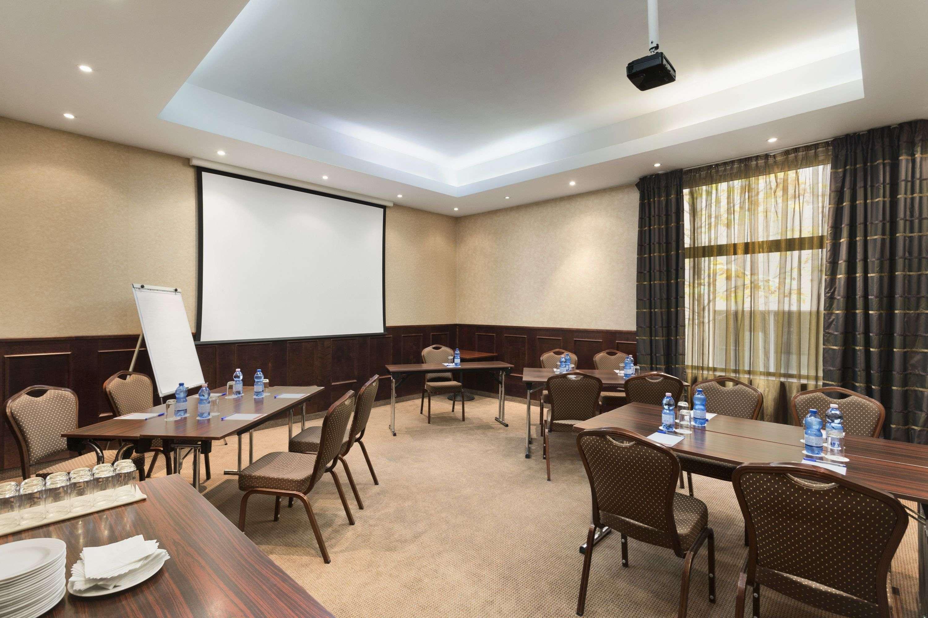 Ramada Hotel & Suites By Wyndham Bucharest North Exteriör bild