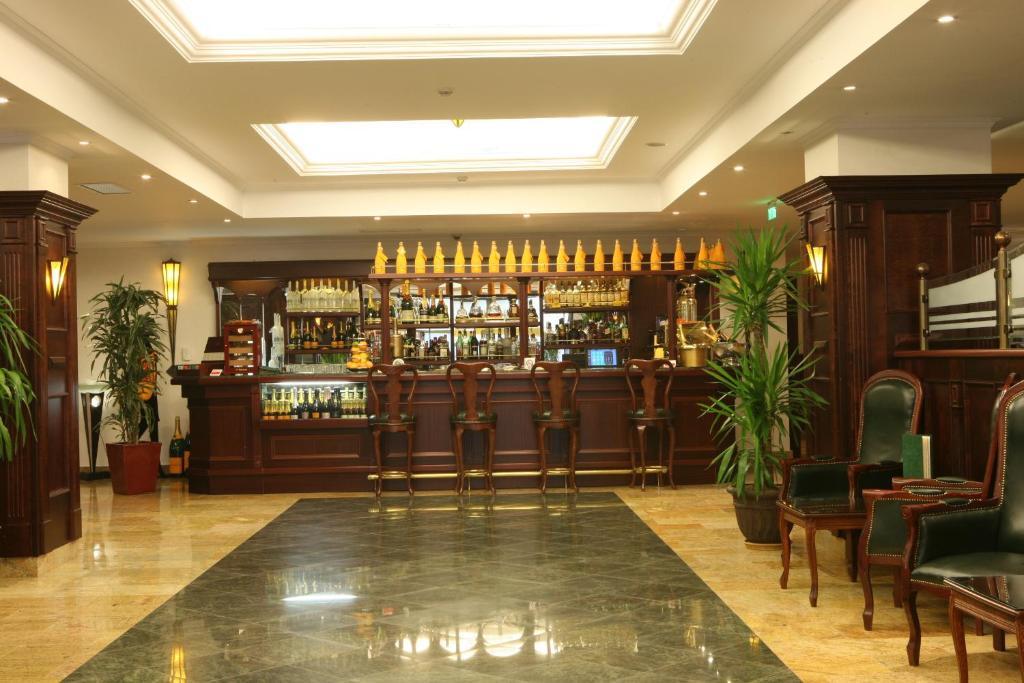 Ramada Hotel & Suites By Wyndham Bucharest North Exteriör bild