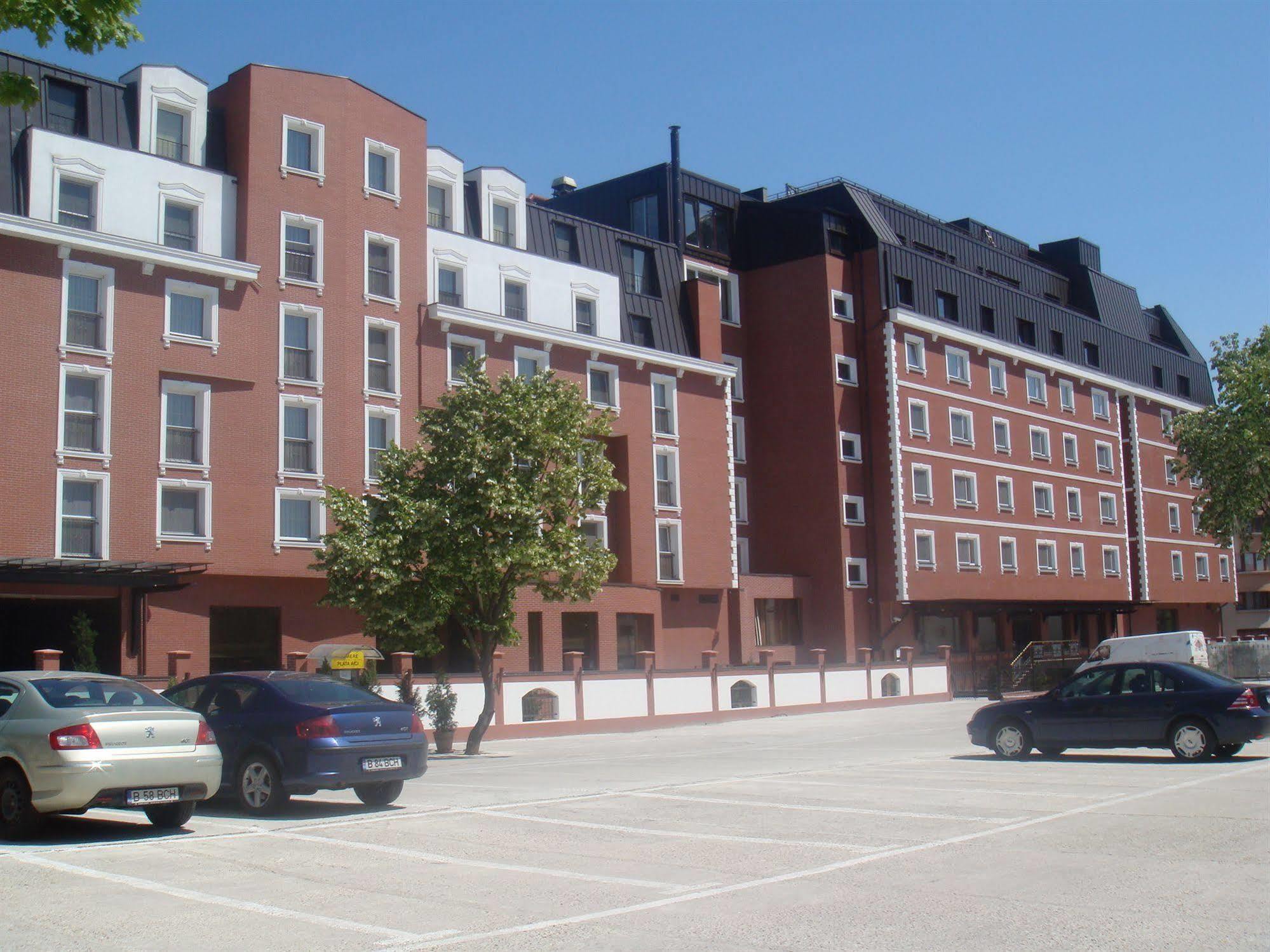 Ramada Hotel & Suites By Wyndham Bucharest North Exteriör bild