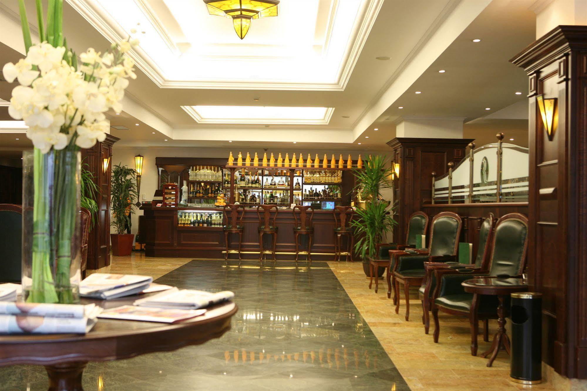 Ramada Hotel & Suites By Wyndham Bucharest North Exteriör bild