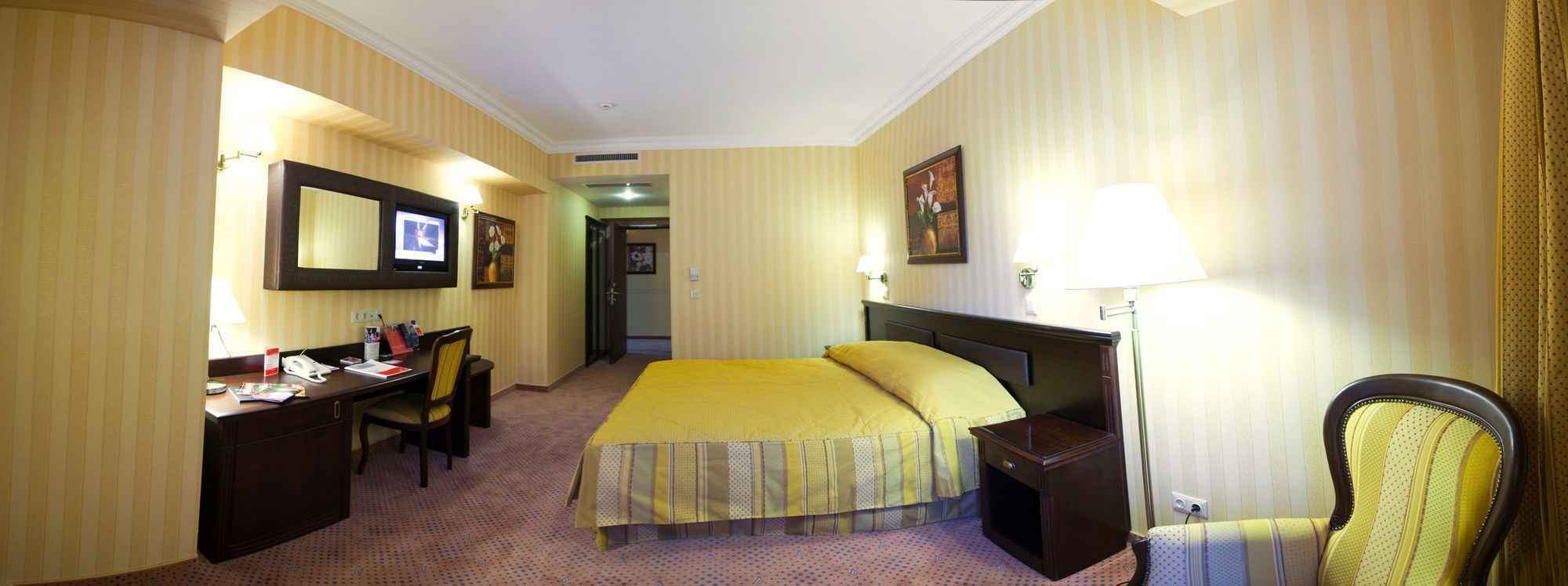 Ramada Hotel & Suites By Wyndham Bucharest North Exteriör bild